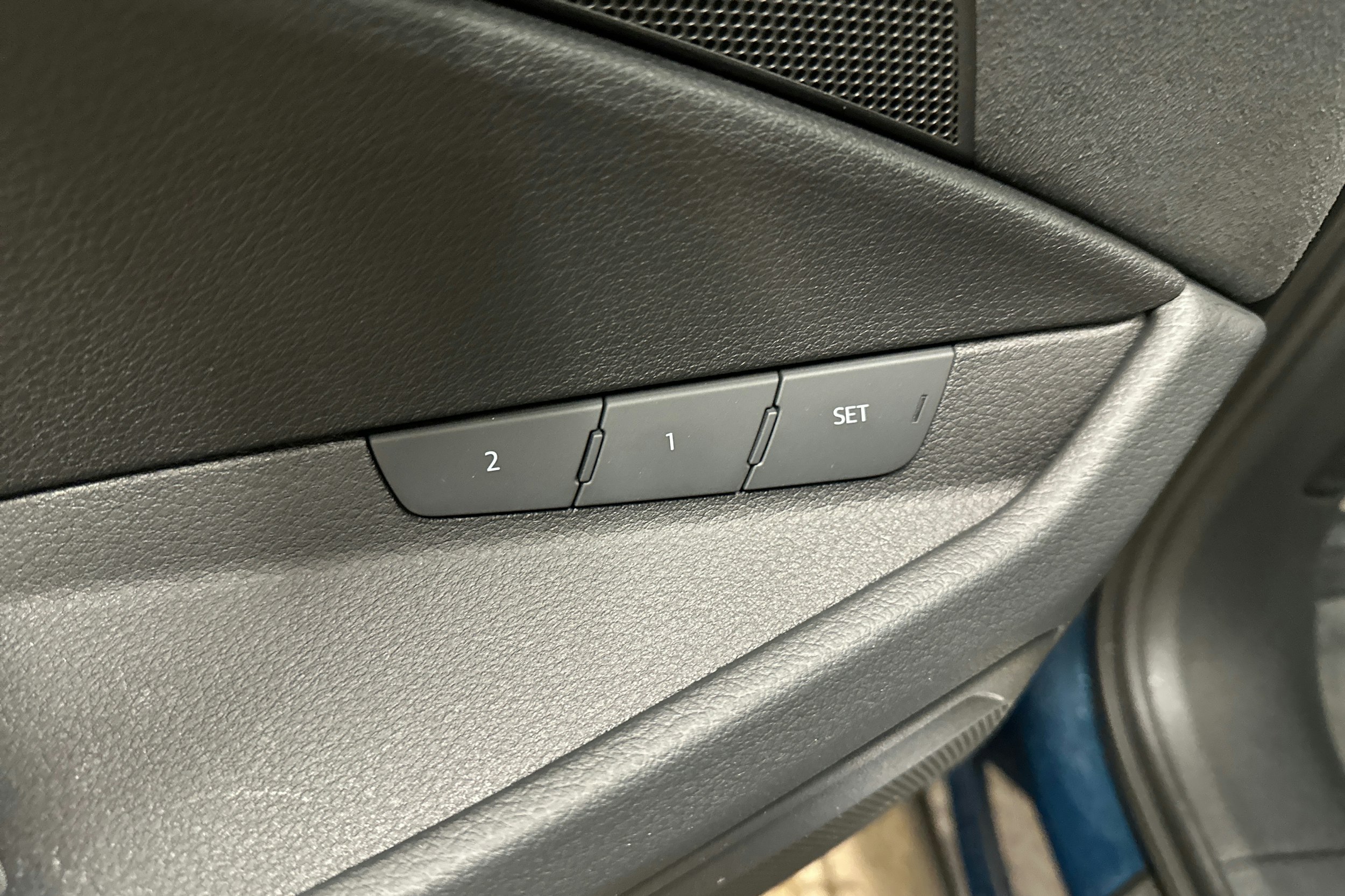 sininen Audi e-tron 2022 kuva 30.