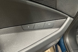 sininen Audi e-tron 2022 kuva 30.