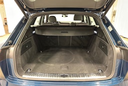 sininen Audi e-tron 2022 kuva 31.