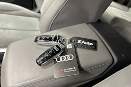 sininen Audi e-tron 2022 kuva 34.