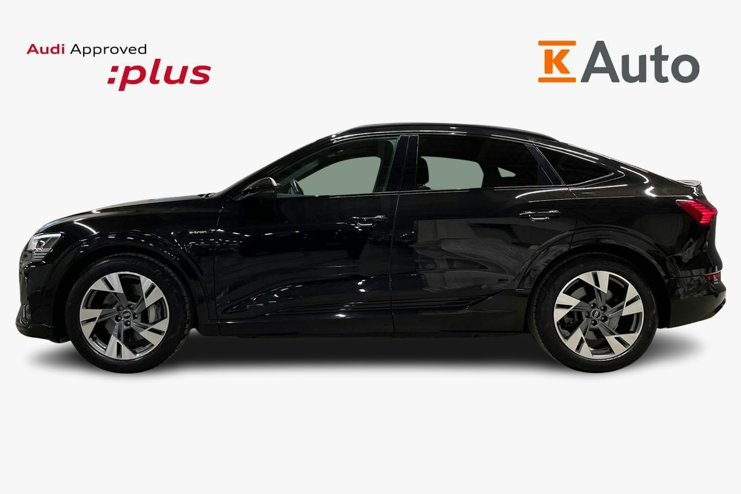 musta Audi e-tron 2022 kuva 6.