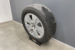 musta Audi e-tron 2022 kuva 13.