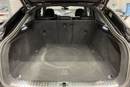 musta Audi e-tron 2022 kuva 14.