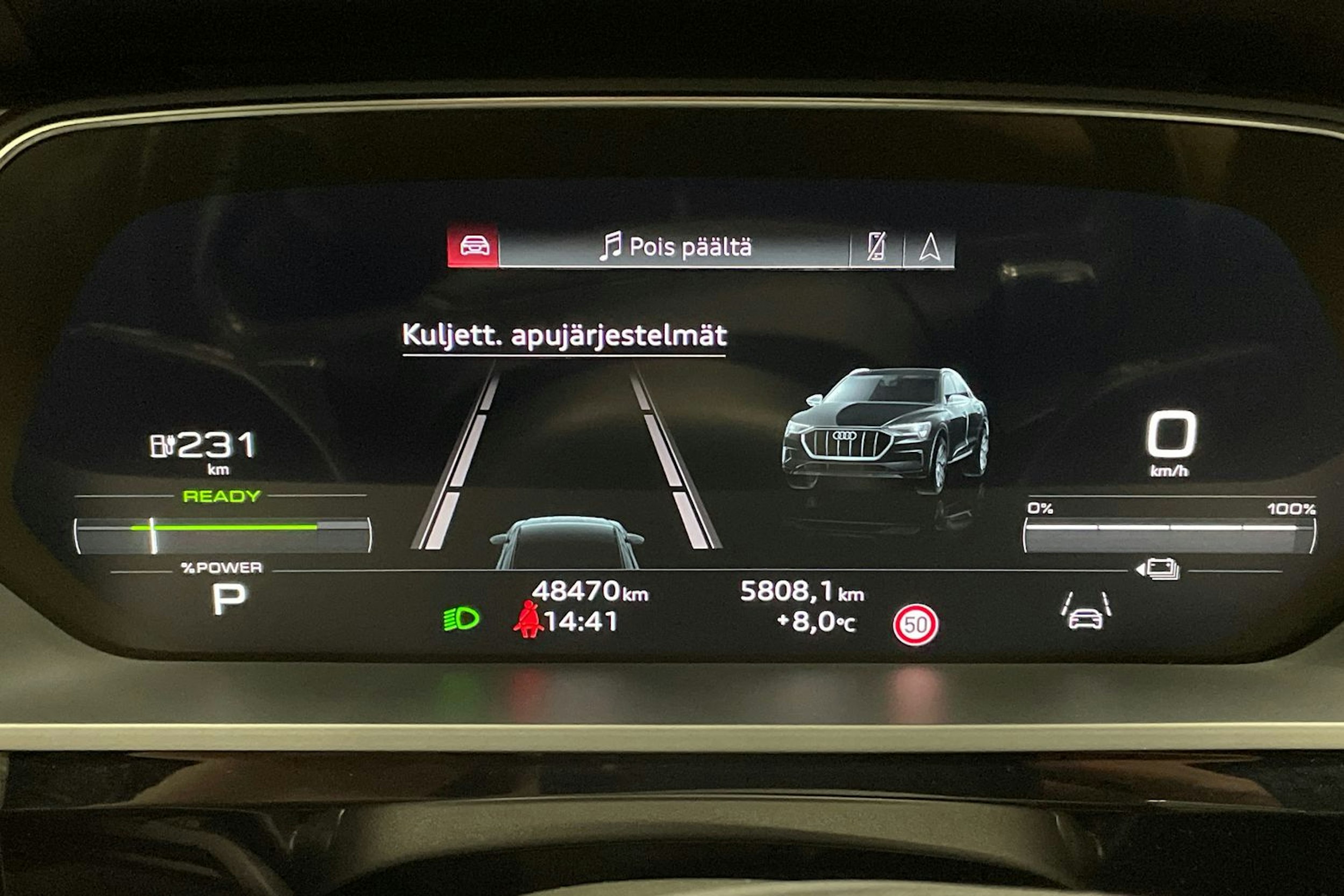 musta Audi e-tron 2022 kuva 17.