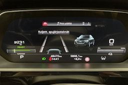 musta Audi e-tron 2022 kuva 17.