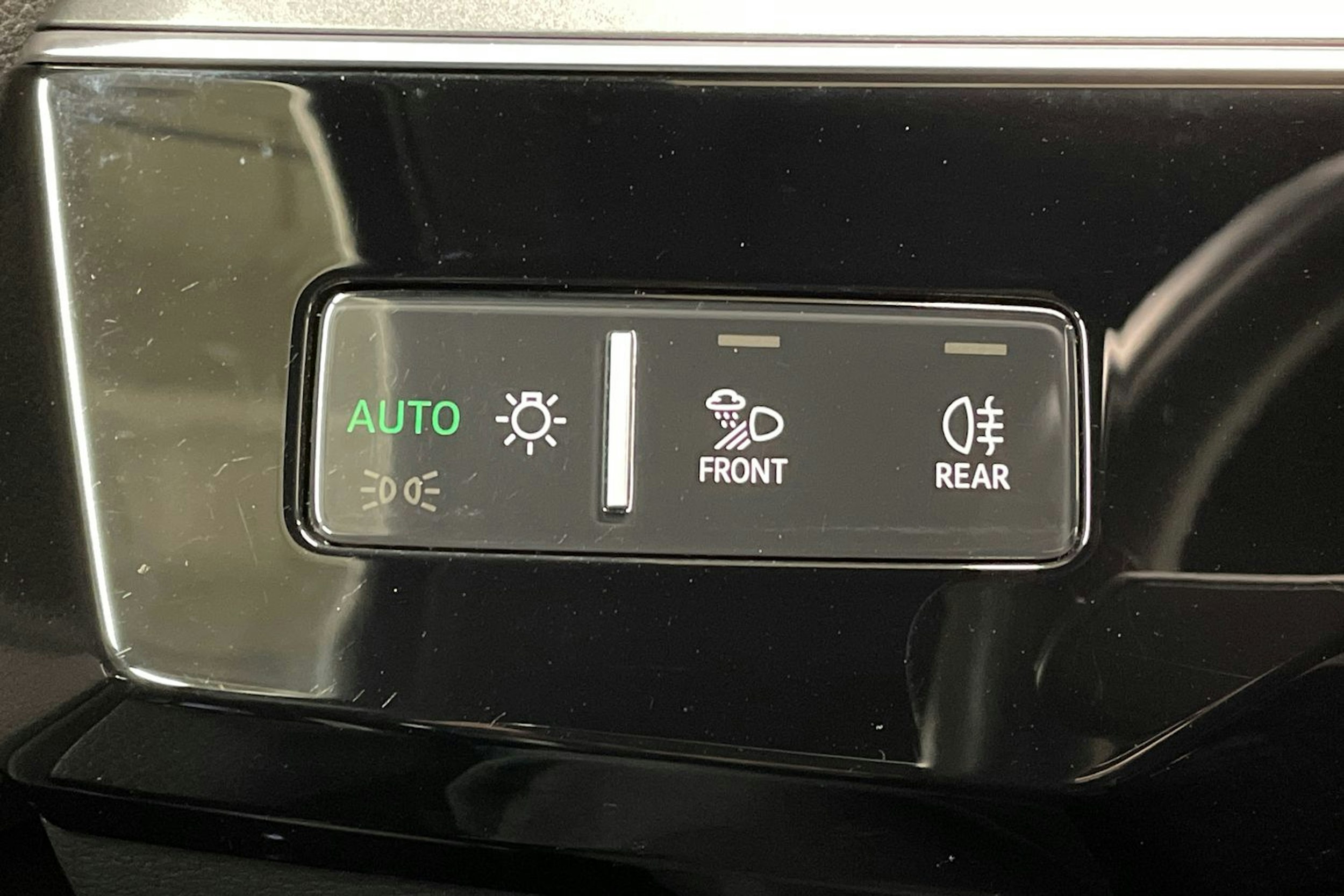 musta Audi e-tron 2022 kuva 19.