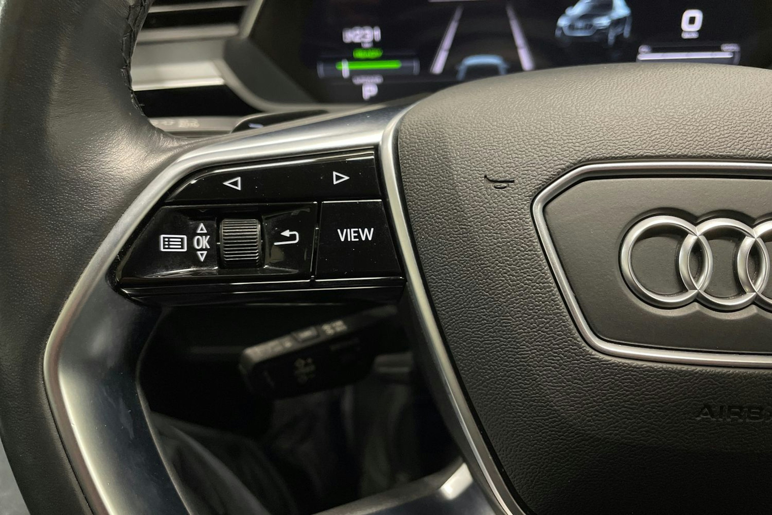 musta Audi e-tron 2022 kuva 20.