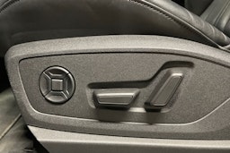 musta Audi e-tron 2022 kuva 23.