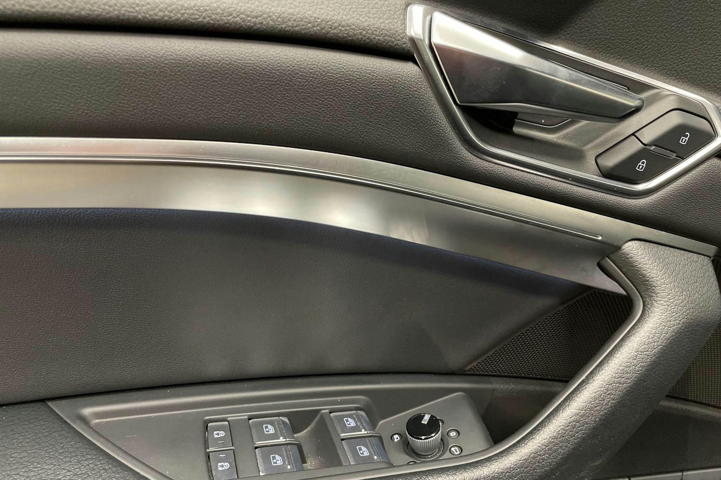 musta Audi e-tron 2022 kuva 31.