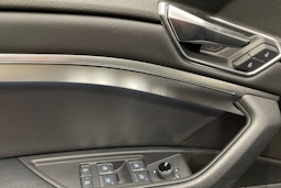 musta Audi e-tron 2022 kuva 31.