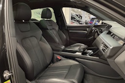 musta Audi e-tron 2022 kuva 35.