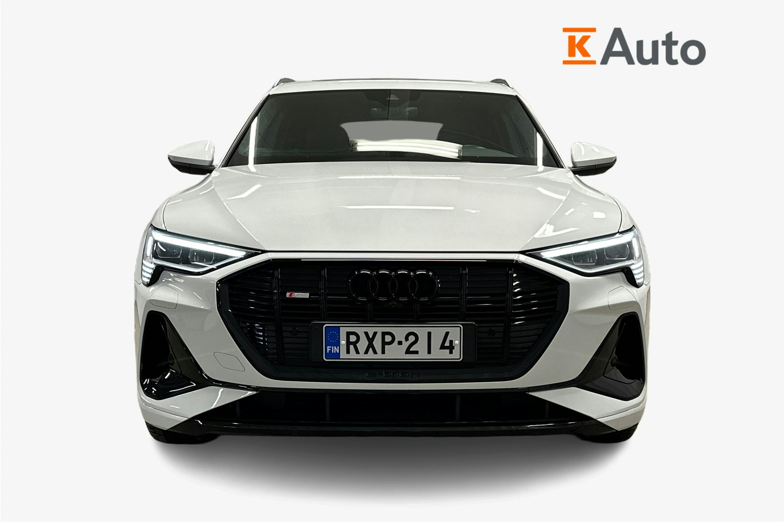 valkoinen Audi e-tron 2022 kuva 5.