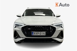 valkoinen Audi e-tron 2022 kuva 5.