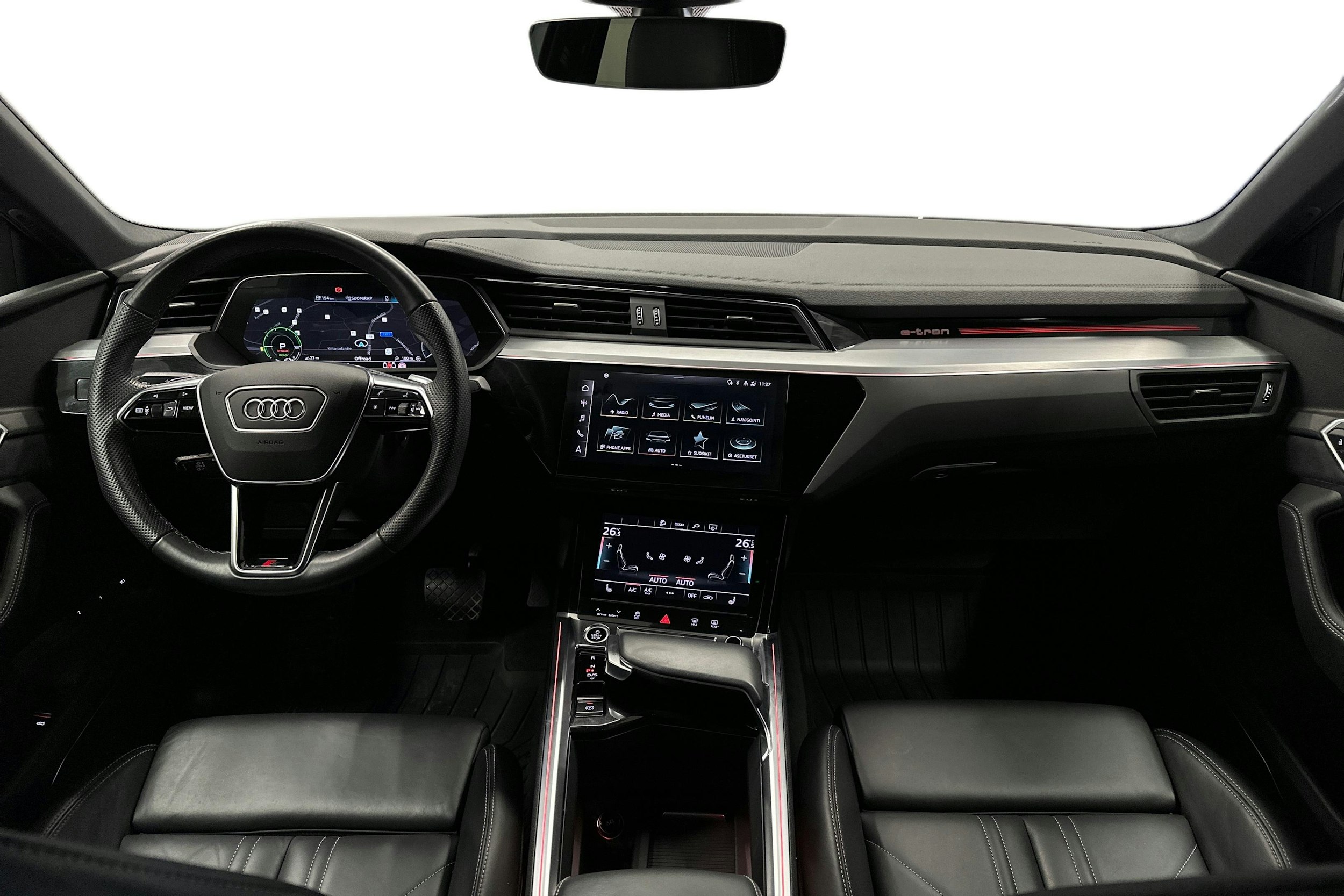 valkoinen Audi e-tron 2022 kuva 9.