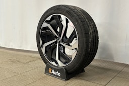 valkoinen Audi e-tron 2022 kuva 13.