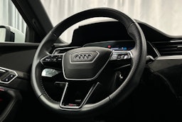 valkoinen Audi e-tron 2022 kuva 21.