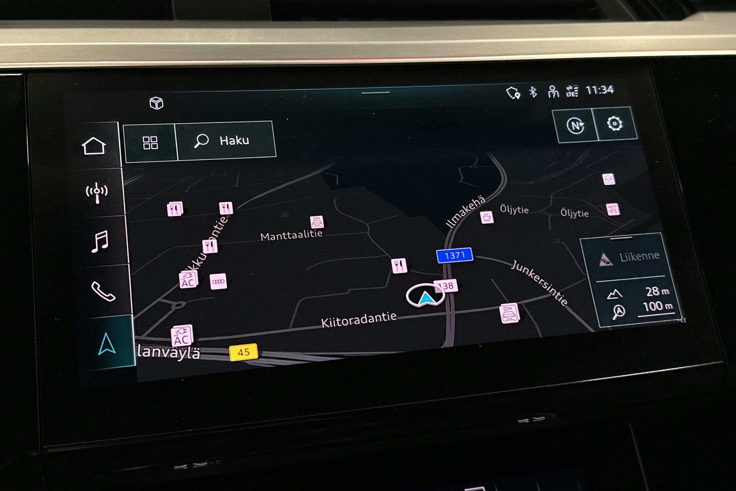 valkoinen Audi e-tron 2022 kuva 25.