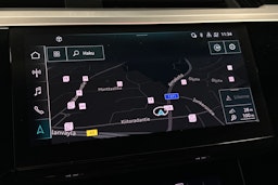 valkoinen Audi e-tron 2022 kuva 25.