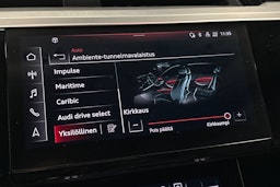 valkoinen Audi e-tron 2022 kuva 29.