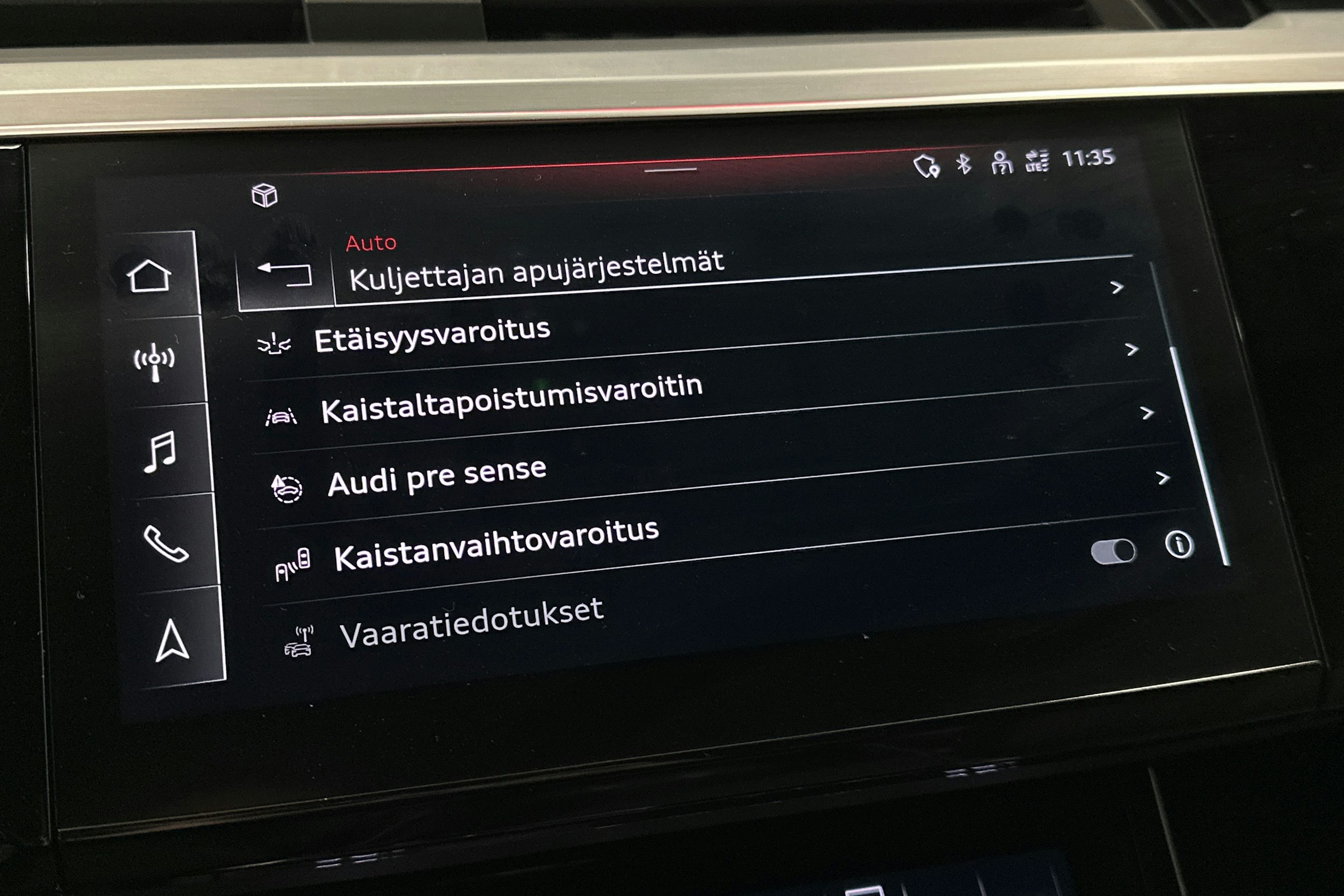 valkoinen Audi e-tron 2022 kuva 31.