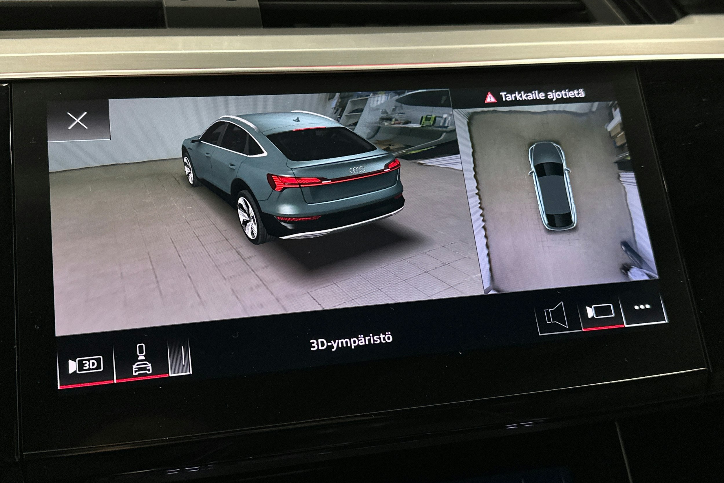 valkoinen Audi e-tron 2022 kuva 32.