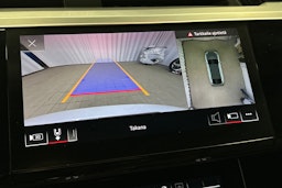 valkoinen Audi e-tron 2022 kuva 33.