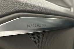 valkoinen Audi e-tron 2022 kuva 36.