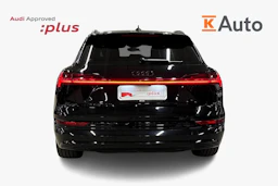Musta Audi e-tron 2022 kuva 3.