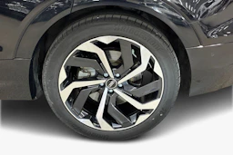 Musta Audi e-tron 2022 kuva 9.