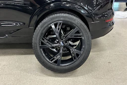 Musta Audi e-tron 2022 kuva 10.