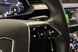 Musta Audi e-tron 2022 kuva 14.