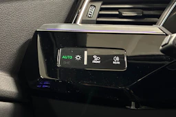 Musta Audi e-tron 2022 kuva 16.
