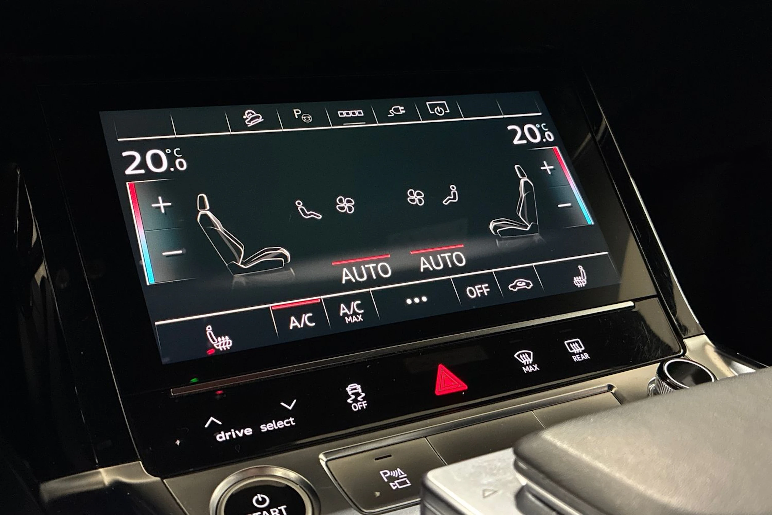Musta Audi e-tron 2022 kuva 19.