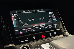Musta Audi e-tron 2022 kuva 19.