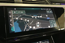 Musta Audi e-tron 2022 kuva 20.