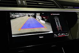 Musta Audi e-tron 2022 kuva 21.