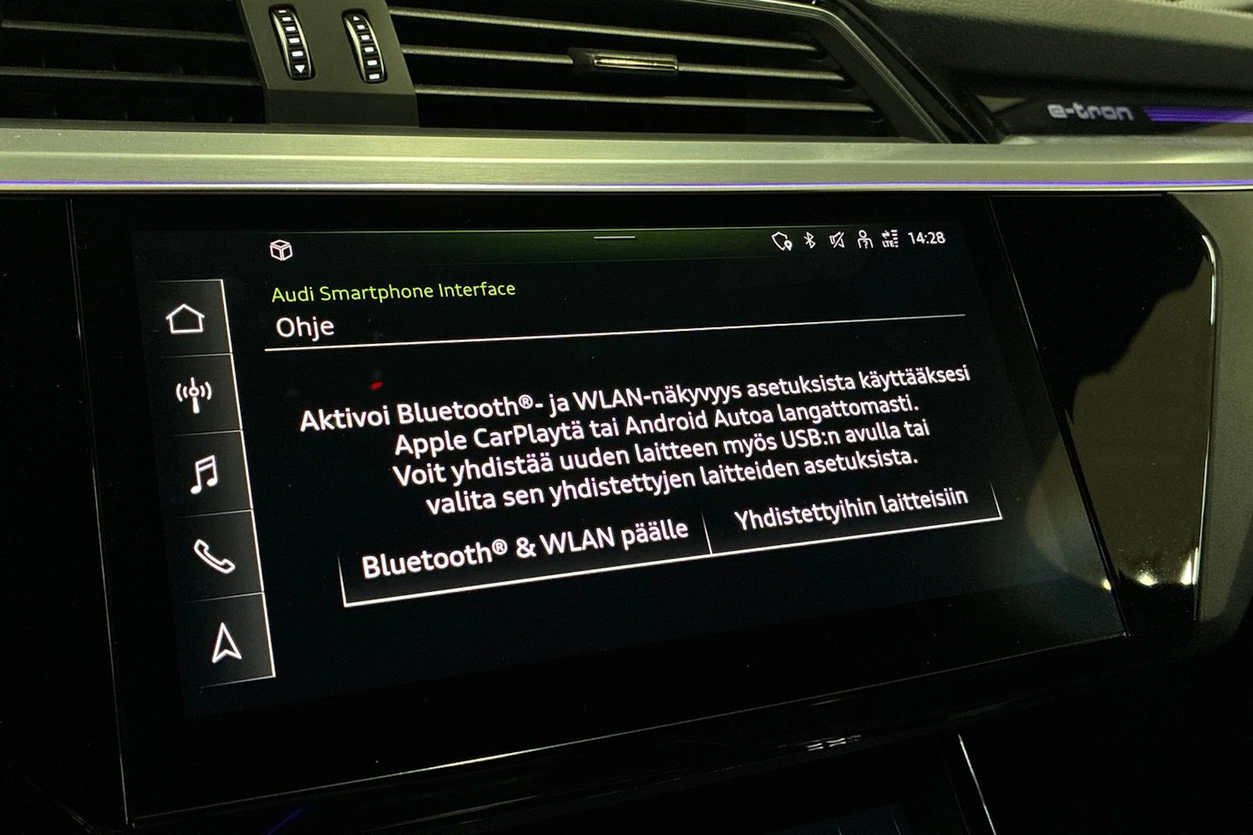 Musta Audi e-tron 2022 kuva 22.