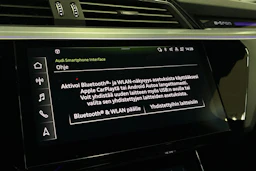 Musta Audi e-tron 2022 kuva 22.