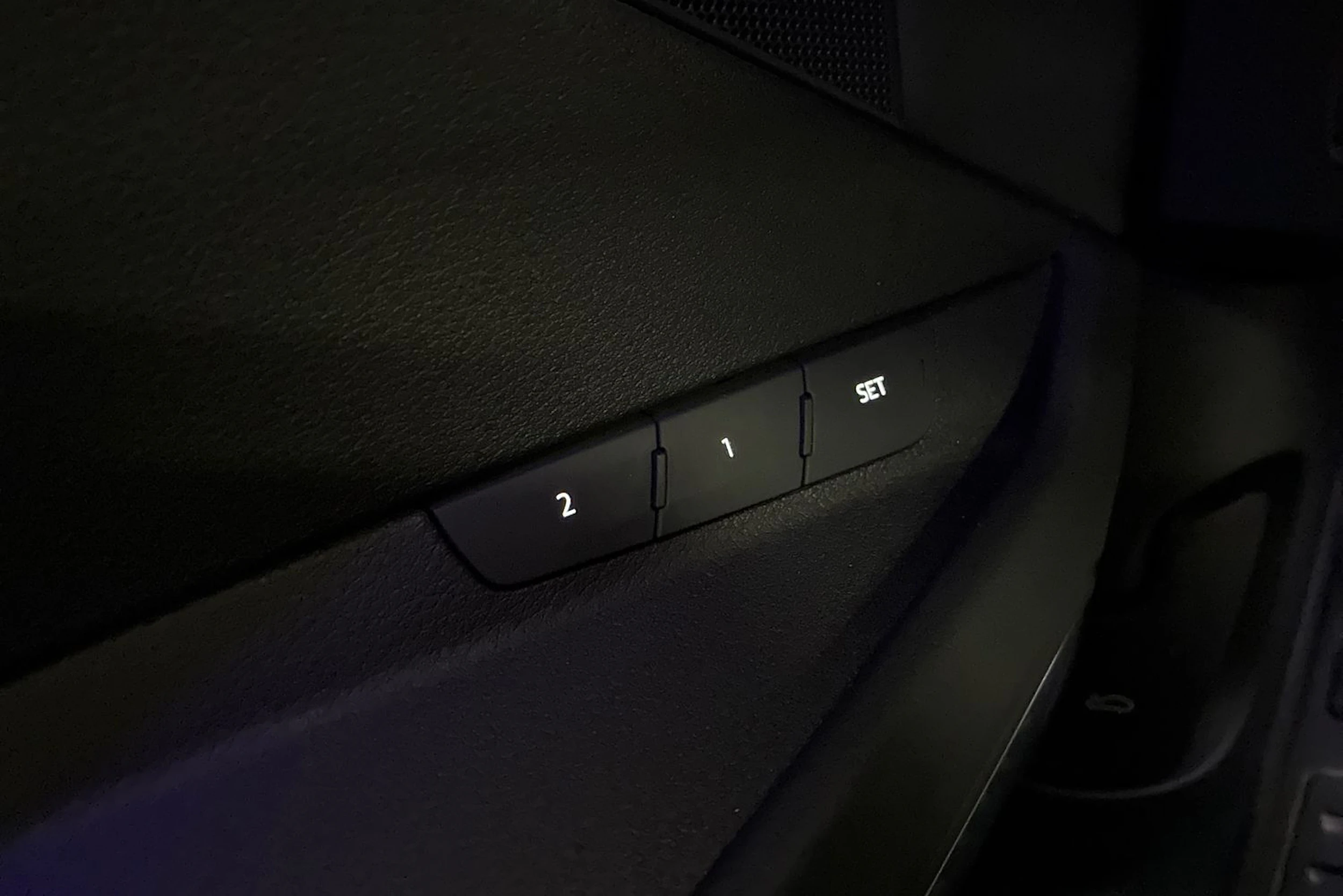 Musta Audi e-tron 2022 kuva 23.