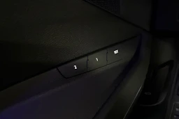 Musta Audi e-tron 2022 kuva 23.