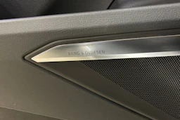 Musta Audi e-tron 2022 kuva 24.