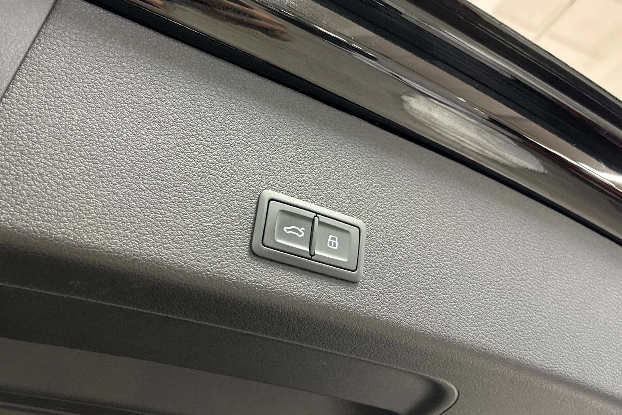 Musta Audi e-tron 2022 kuva 28.