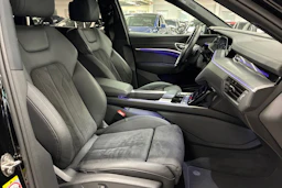 Musta Audi e-tron 2022 kuva 29.