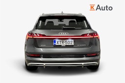 harmaa Audi e-tron 2022 kuva 3.