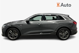 harmaa Audi e-tron 2022 kuva 6.
