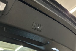 harmaa Audi e-tron 2022 kuva 15.