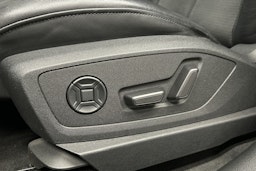 harmaa Audi e-tron 2022 kuva 18.