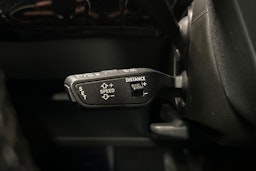 harmaa Audi e-tron 2022 kuva 23.