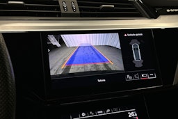 harmaa Audi e-tron 2022 kuva 31.