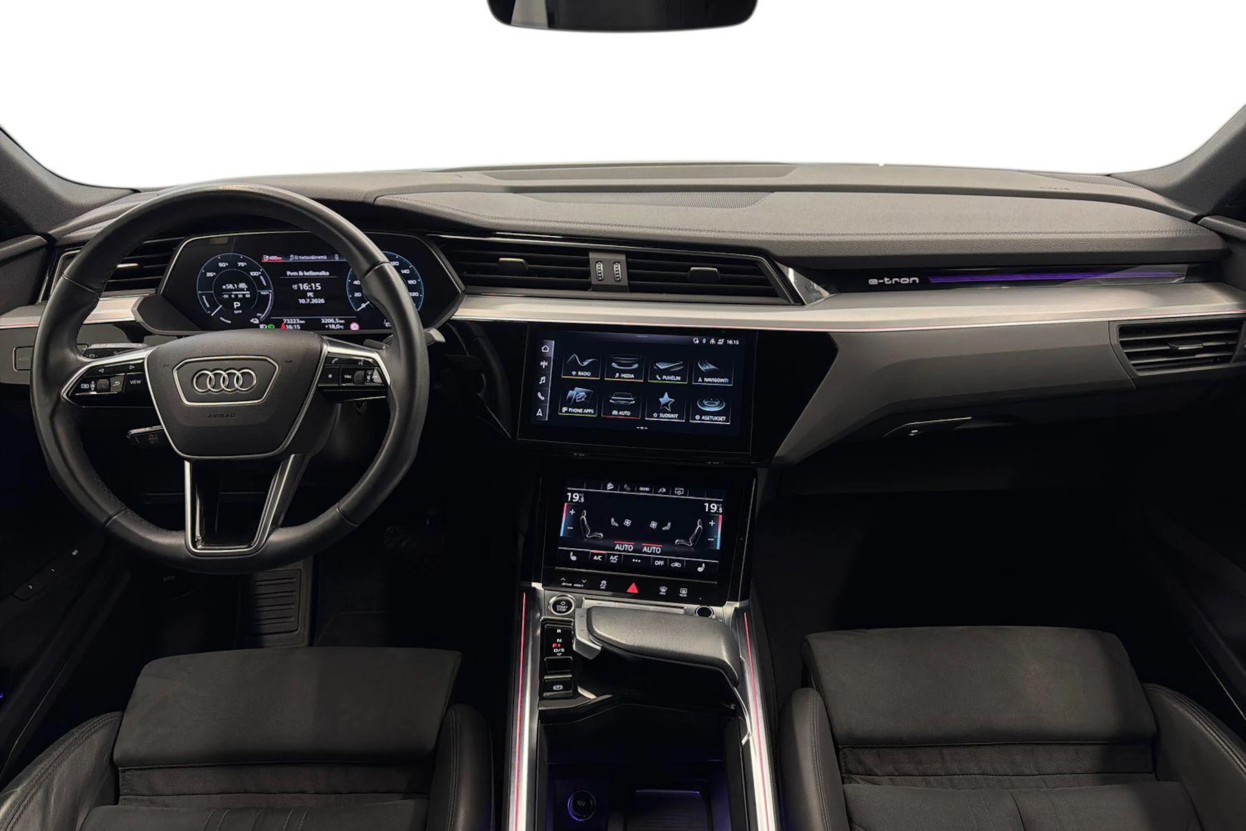 musta Audi e-tron 2022 kuva 7.